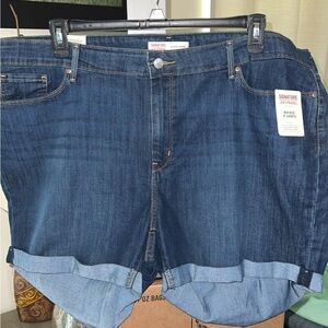 Signature Levi Strauss Mid Rise Short